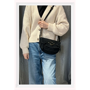 23812-38-LACETS SAC A BANDOULIERE EN DAIM:Noir