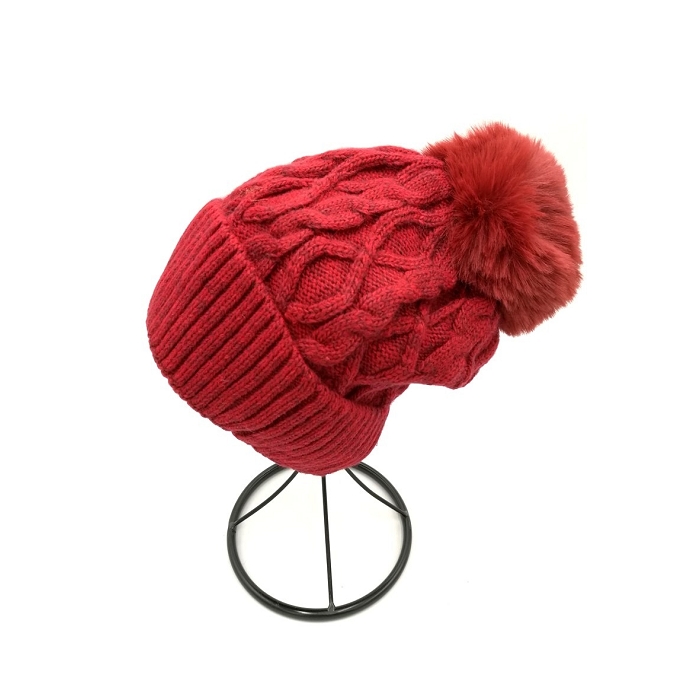 Scarpy creation bonnet pompon motif tricot rouge