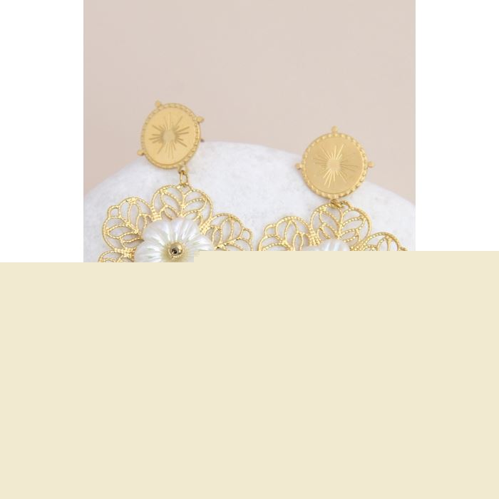 Scarpy creation my boucle orielle fleur ornee nacre yl or3937301_2
