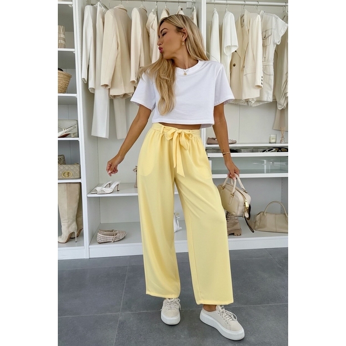 Scarpy creation pantalon large avec ceinture nouee jaune